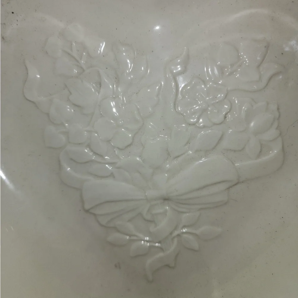 Large Longaberger Heart Shaped Oven Baker Red Ribbon Ivory Embossed Floral 1993